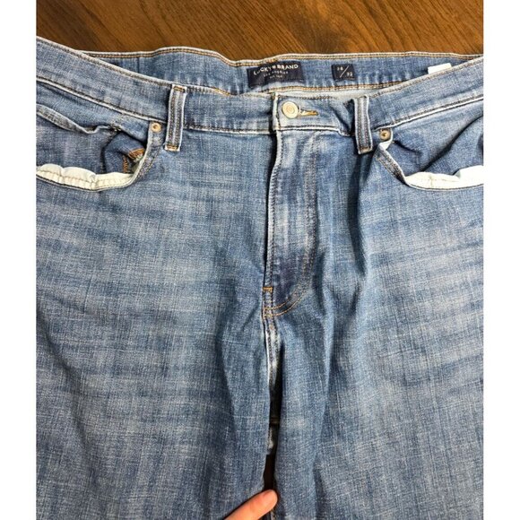 Lucky Brand Men's 223 StraExperience the perfect blend of comfort and style with - Picture 3 of 16